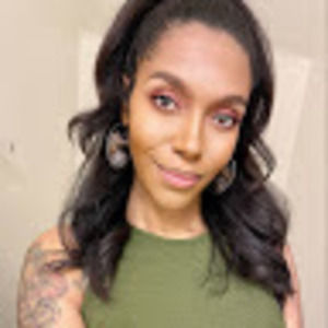 Meet your Posher, Alexis